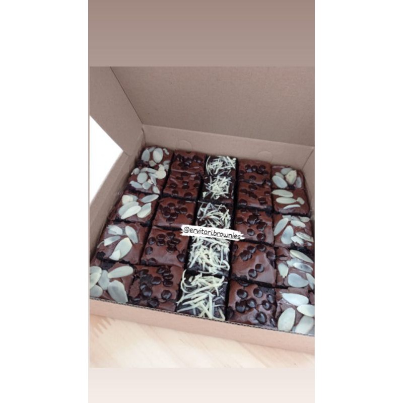

Brownies Panggang Ervitori Aneka Rasa 25 slice