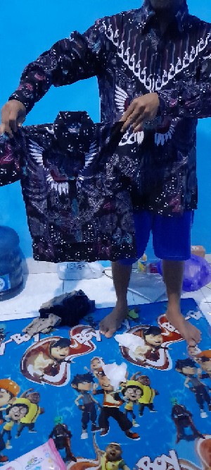 Baju Batik Ayah Dan Anak Laki-laki Motif Kupu Abu / Couple Ayah Dan Anak Terlaris / Cod