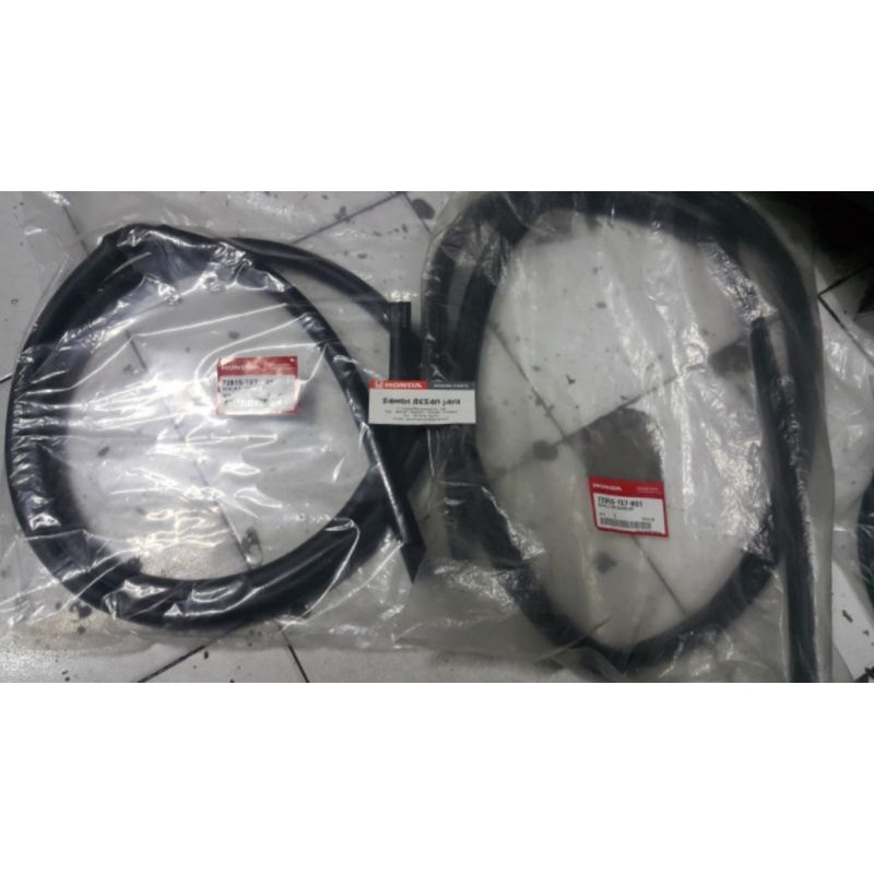 Karet Balon Body Pintu Belakang Mobilio