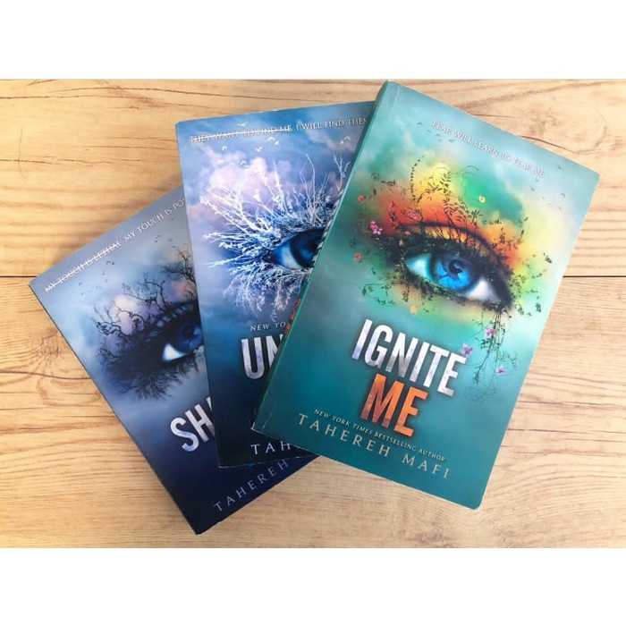NEW Shatter Me Series Box Set: Shatter Me, Unravel Me, Ignite Me