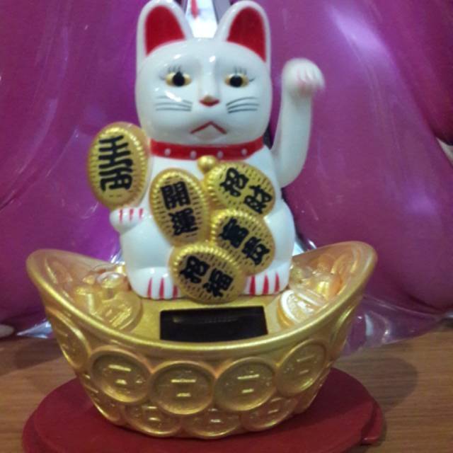 Patung kucing Maneki neko