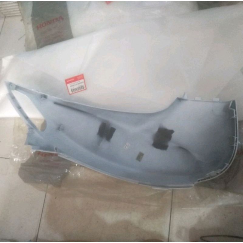 Cover body  kiri scoopy fi esp 2013-2016 putih original