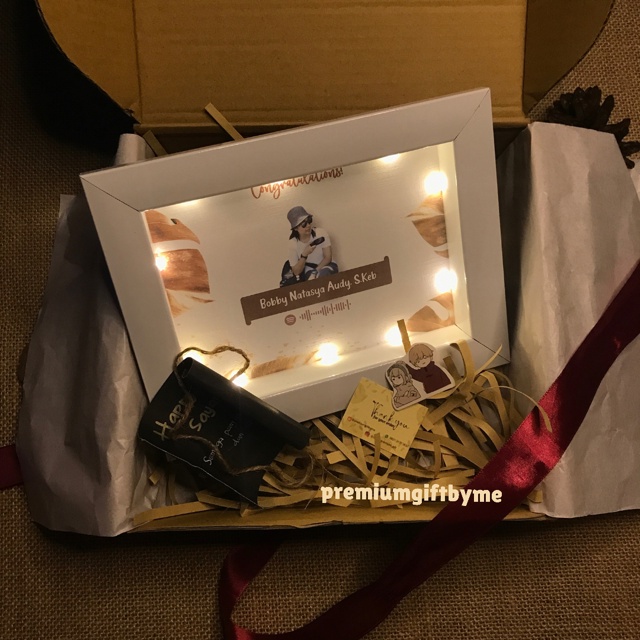 [BOX PREMIUM+BUBBLE] Frame Spotify 2D 3D 5R LED Kado Ultah Hadiah Pernikahan Gift Paket Wisuda Ulang Tahun Tunangan Kelahiran Hampers Premium Murah Unik Estetik Aesthetic Sahabat Pacar Istri Bayi Anak Box Figura Pigura Lampu