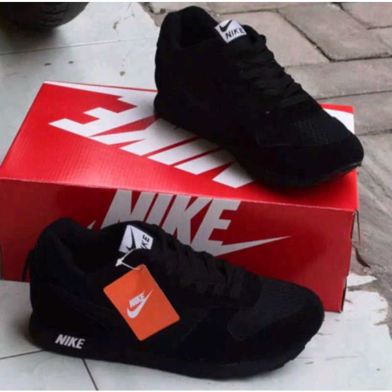 Sepatu Sekolah Sneakers Nike Anak Perempuan Laki SD SMA Warna Hitam Polos Wanita