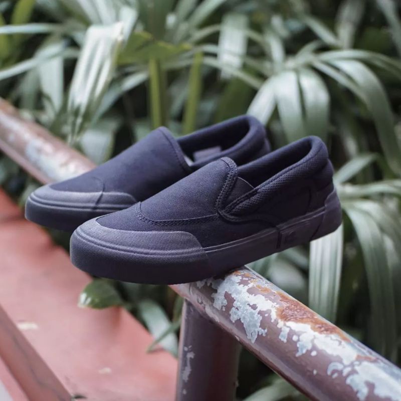PATROBAS CLOUD SLIP ON ALL BLACK
