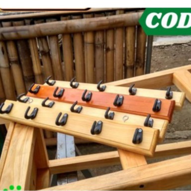 gantungan baju kayu / kapstok baju / kapstok kayu / kapstok kayu gantungan baju kunci cantolan baju