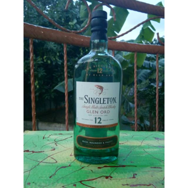 Botol bekas miras minuman keras singleton