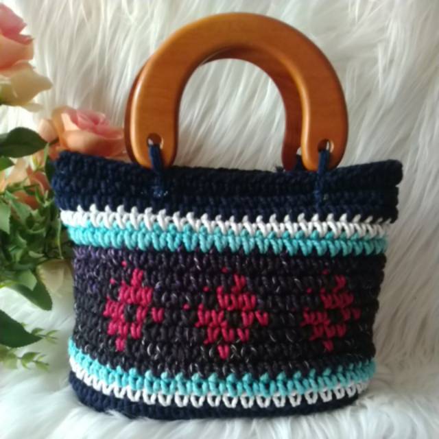 Tas rajut wanita jogja bahan stagen handle kayu