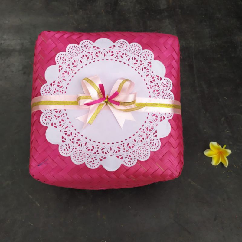 

SEPASANG BESEK PITA 25 x 25 x 8 cm besek pita besek warna warni besek pita cantik besek