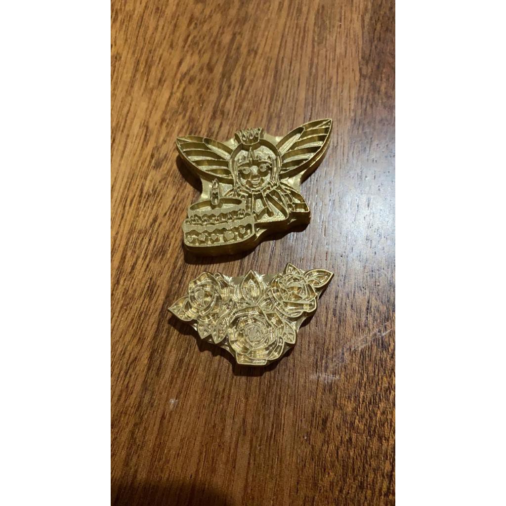 

Paket 3 Cake Hot Stamp ( Logo 2 pcs + Gagang / Holder)