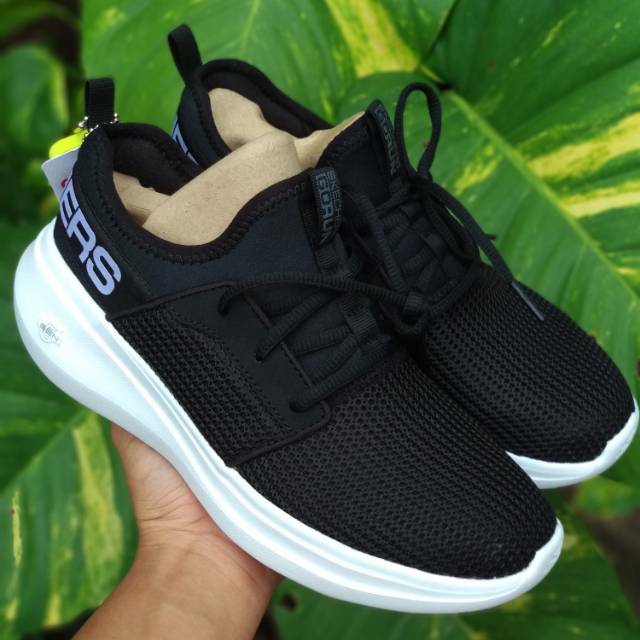 Sepatu Skechers Go Run Fast Valor Women Black White
