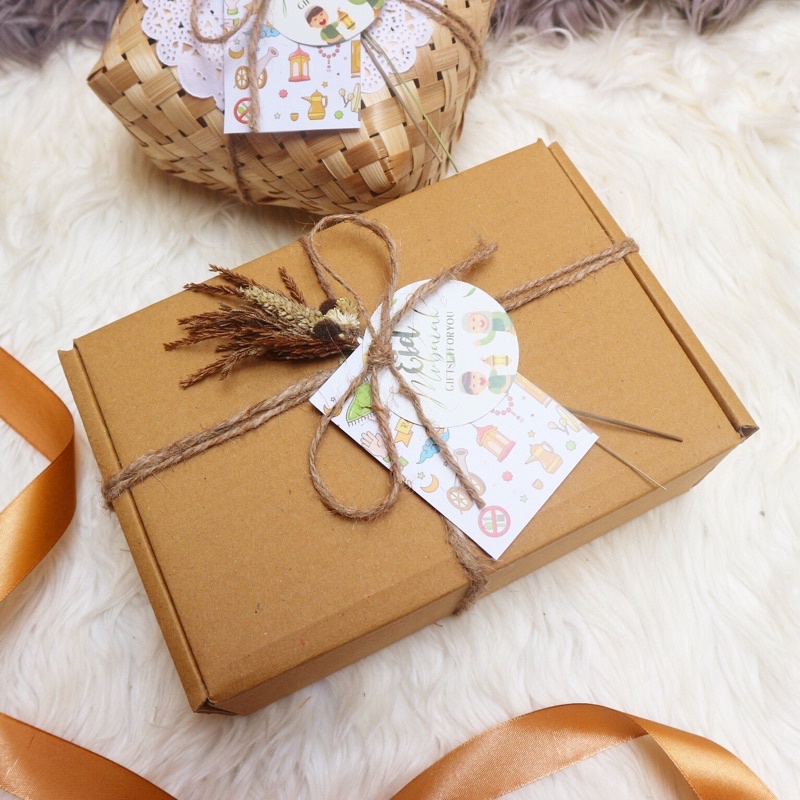 KADO BOX PERNIKAHAN / GIFT BOX PERNIKAHAN / WEDDING HAMPERS / PARCEL LEBARAN / HAMPERS NATAL / KADO BOX COUPLE / HAMPERS COUPLE / HADIAH PERNIKAHAN / HADIAH WEDDING / HADIAH MANTEN / SOUVENIR PERNIKAHAN / HAMPERS LEBARAN / KADO UNIK / KADO RUSTIC ESTETIKk