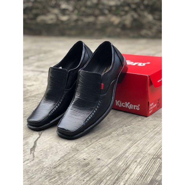 Kickers pantopel 017, 018 Hitam