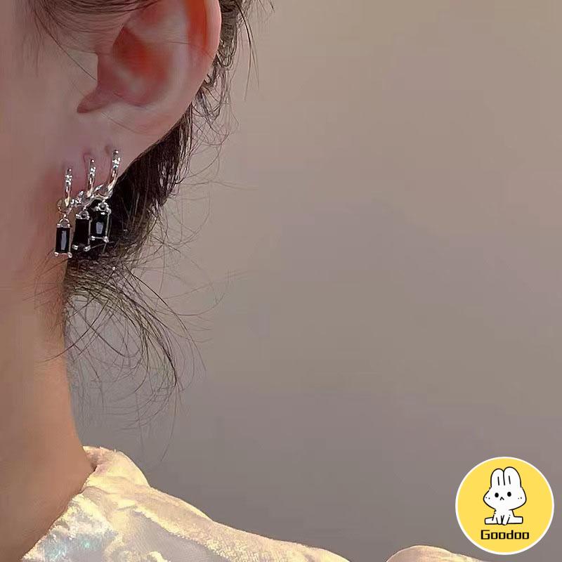 Anting Pejantan Zirkon Gelap Wanita Manis Keren Gaya Niche Design Personality Earrings -Doo