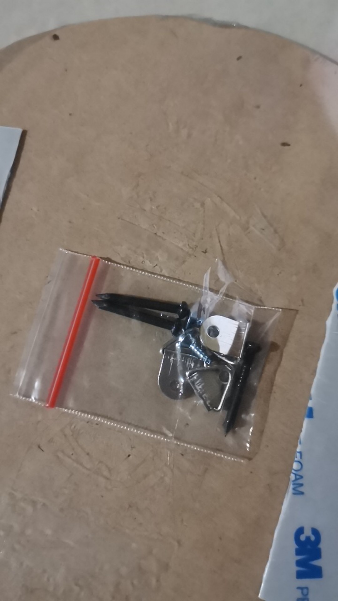 Gantungan Cantolan Besi + Paku Tembok