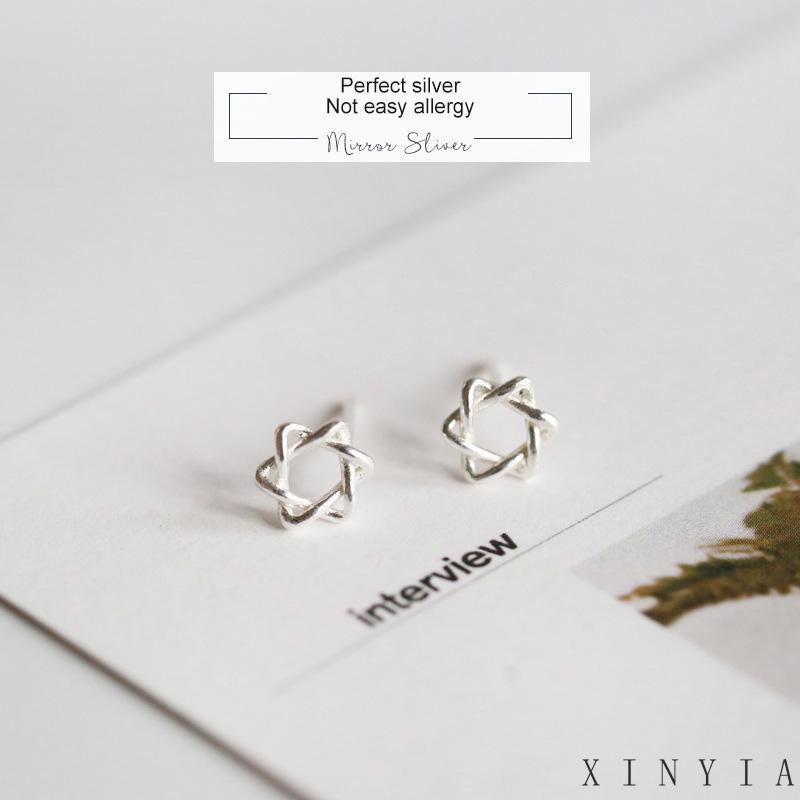 Anting Stud Mini Bentuk Bintang Hexagram Hollow Untuk Wanita