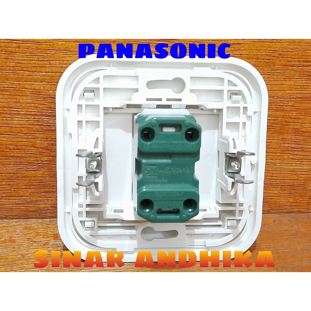 STOP KONTAK SINGLE UNIVERSAL PUTIH PANASONIC WEJ 78019+WEJ 10919