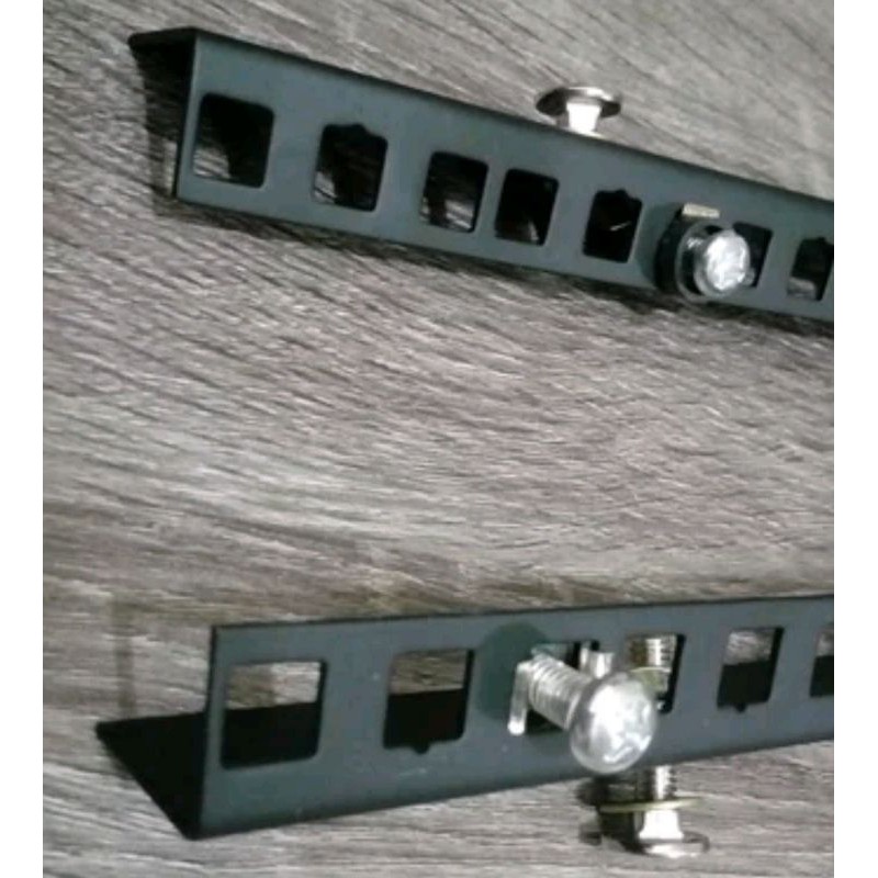Besi Rack Mounting 8 yu - Presisi / Akurasi tanda