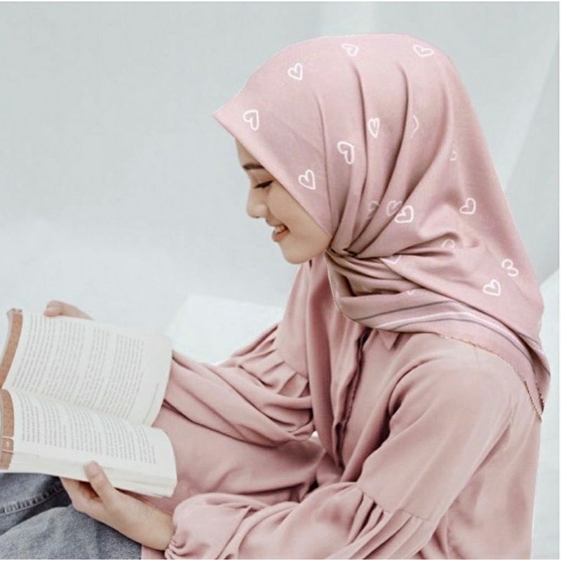 Preloved Ceria scarf Vanilla hijab