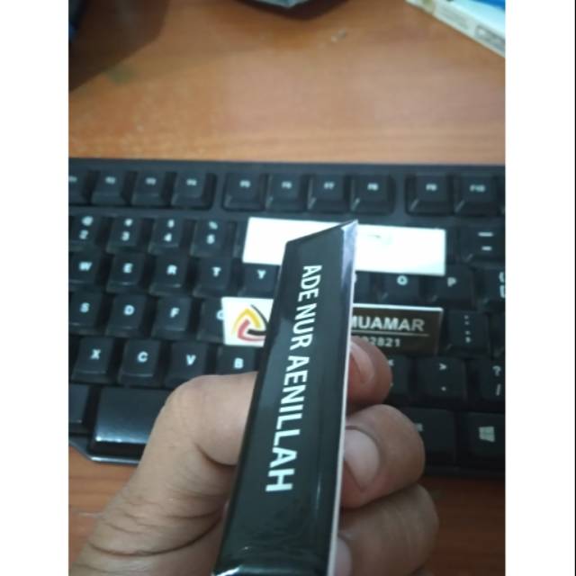 

nametag peniti