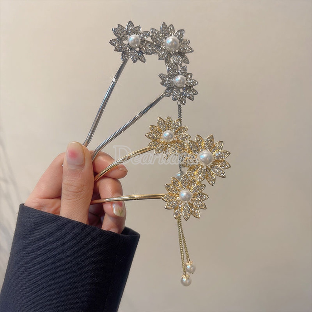 Jepit Rambut Desain Bunga Aksen Berlian