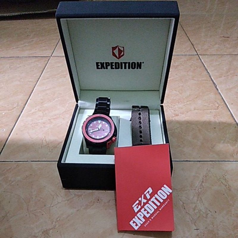 Jam tangan pria EXP E6809M