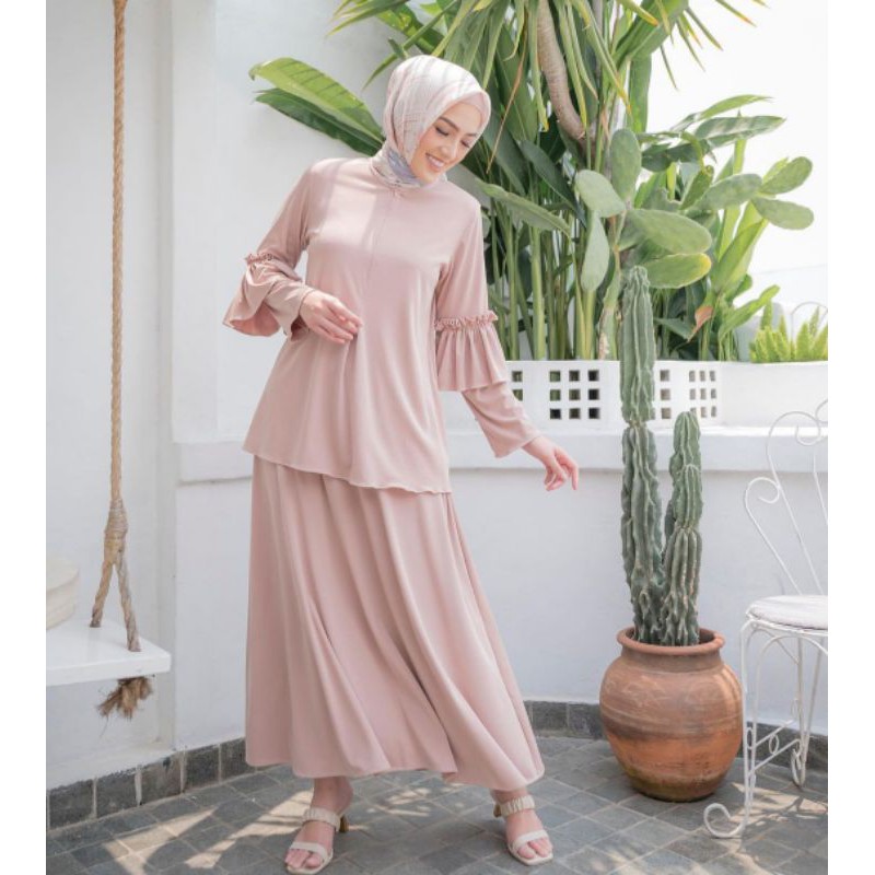 alamanda knit skirt preloved  by wearing klamby