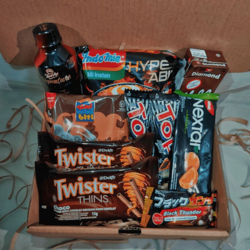 

Snack Box / Snack Hamper / Kado Wisuda / Kado Ulang Tahun (Black)