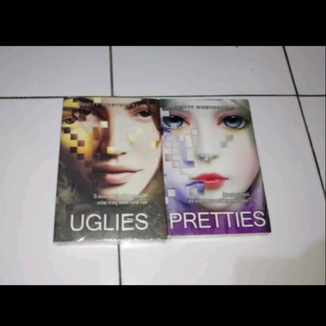 Tersedia Uglies & Pretties - Scott Westerfeld - Paket 2 Novel Fantasi.
