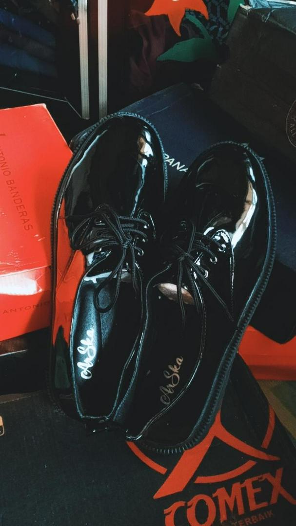 Arskaprojects Minka Glossy Dokmart Black