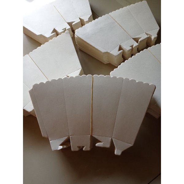 

kertas popcorn polos / kotak popcorn polos / pembungkus popcorn polos ukuran 12 x 6 cm