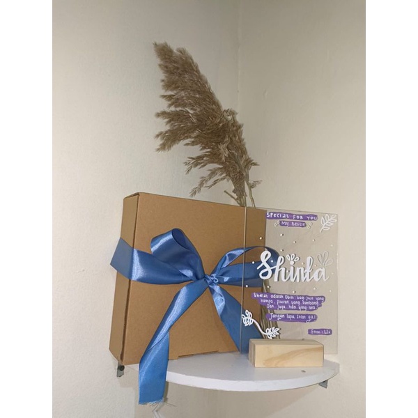 

akrilik custom gift / akrilik wisuda murah/ akrilik murah