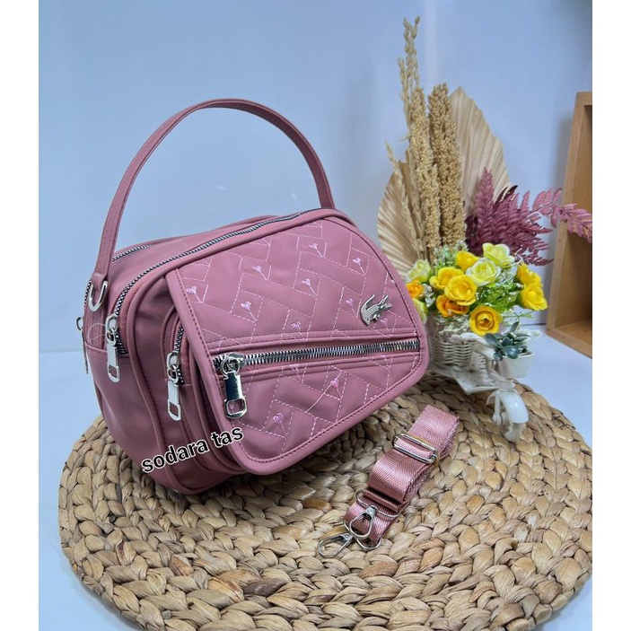 TAS SLEMPANG TUTUP KARET BANYAK  RUANG SLETING MIRING  SIZE 22X18CM