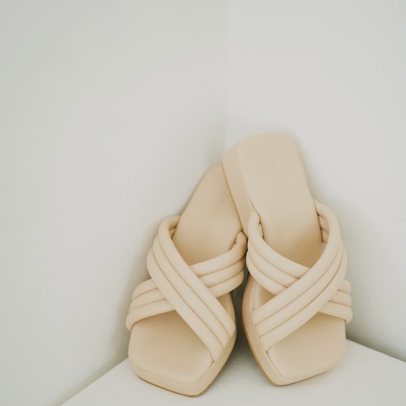 everlane platform sandals