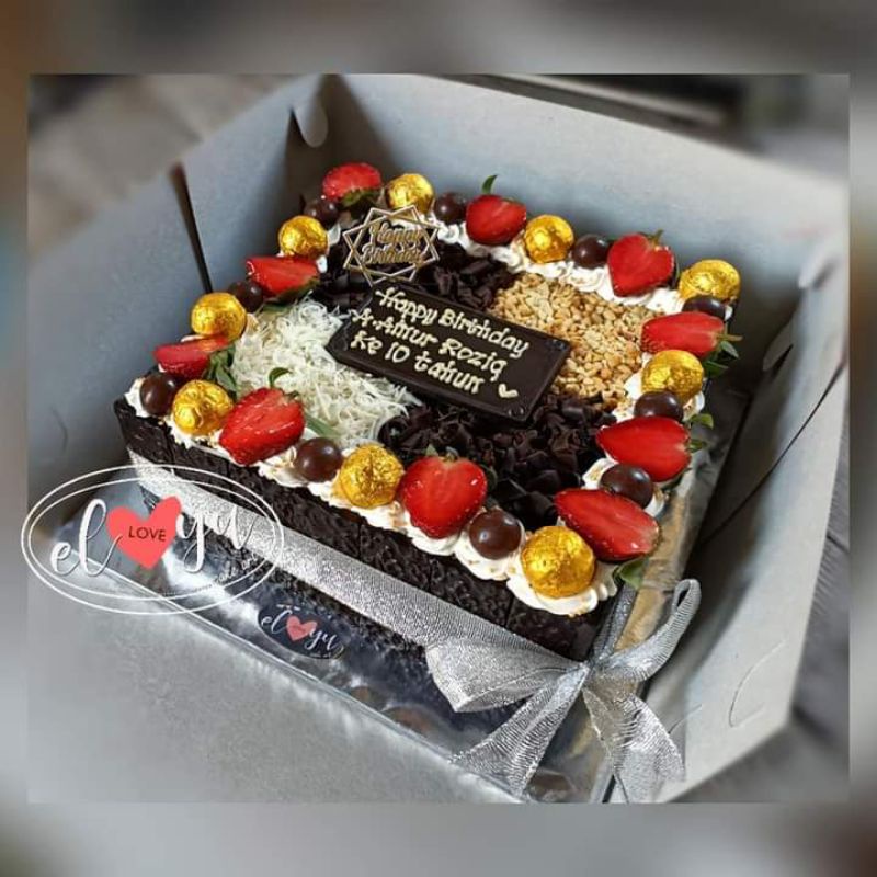 

Cake Blackforest Mix HBD/Cake Cirebon/HAMPERS TART