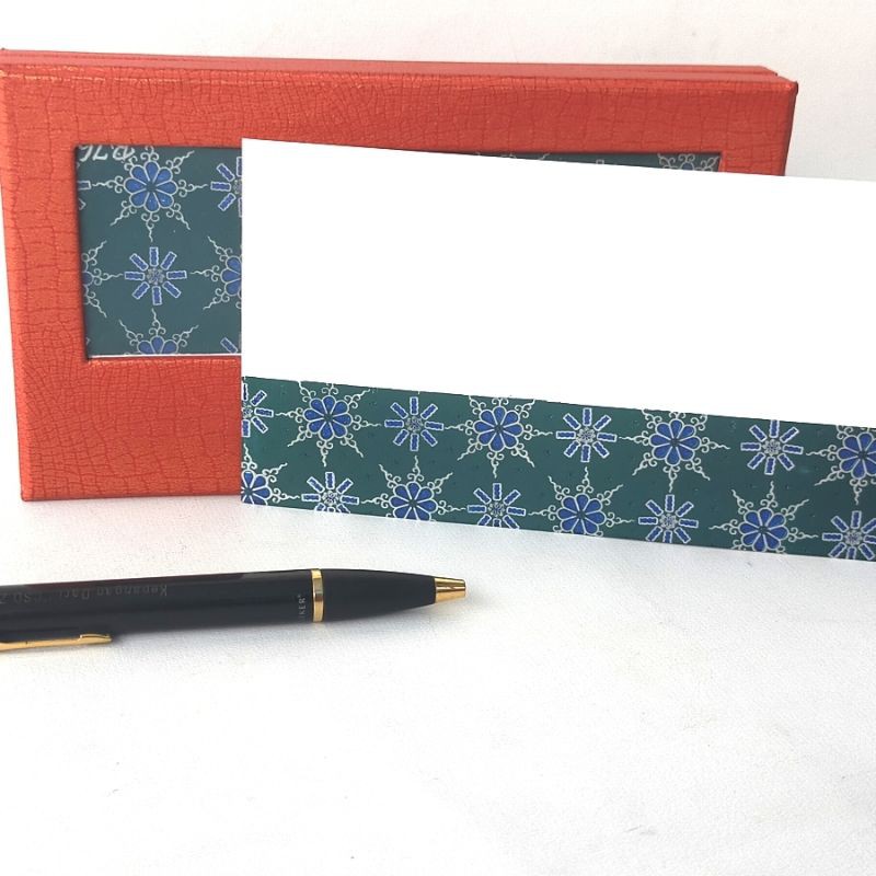 

2LUSIN/BOX AMPLOP PREMIUM BATIK BERKELAS MOTIF TRUNTUM GREEN LEBARAN LAMARAN KONDANGAN IMLEK