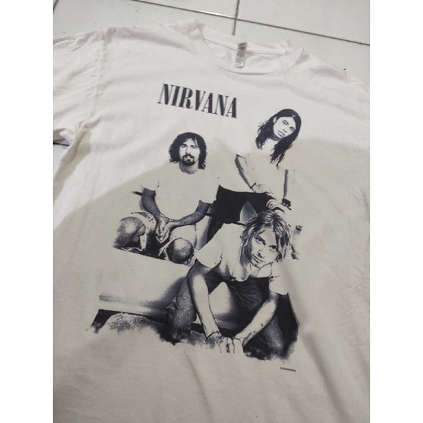 KAOS BAND NIRVANA SECOND VINTAGE WARNA PUTIH PITCH