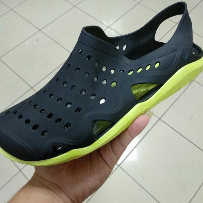 Sepatu cowok pria karet mirip crocs swiftwater wave