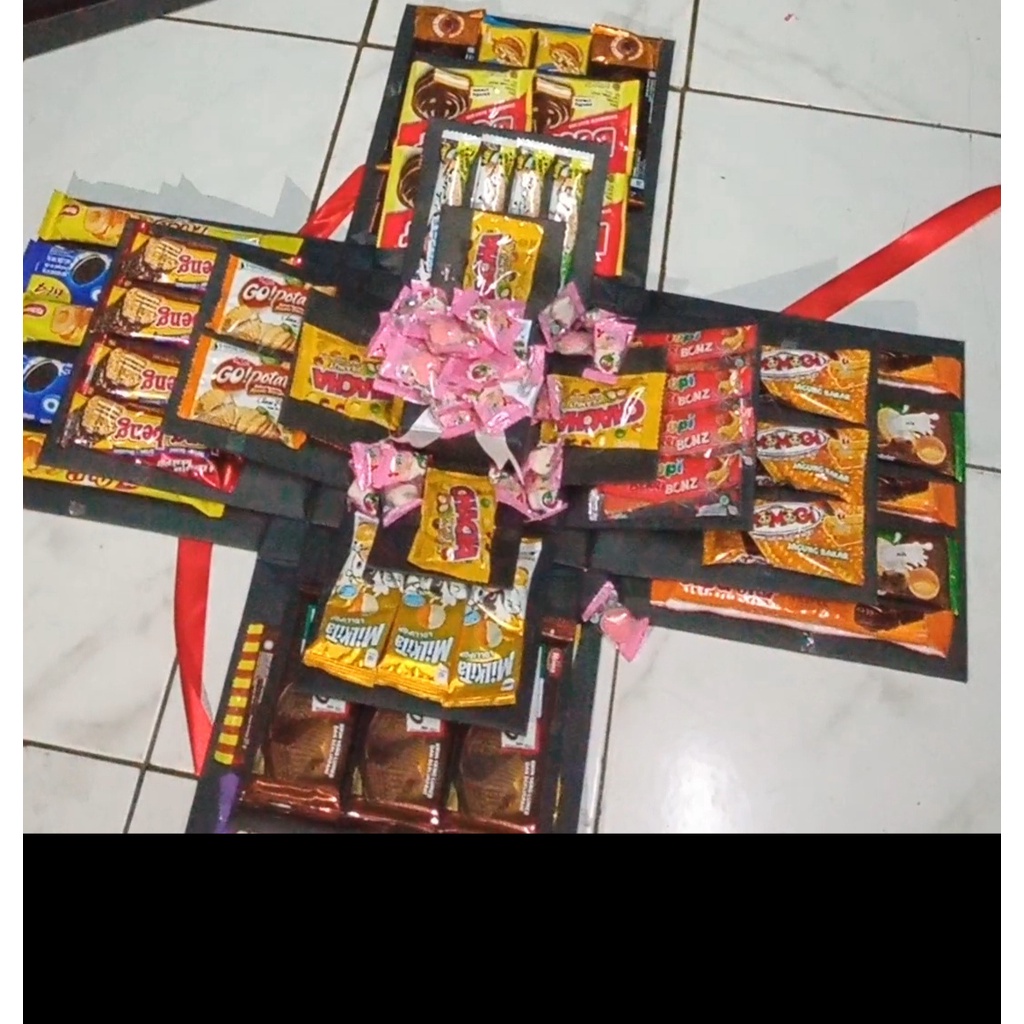 Ekstra bubble warp, silverqueen, boneka, taburan permen dan kartu ucapan