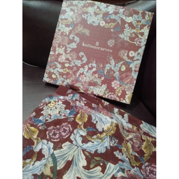 preloved buttonscarves royale maroon