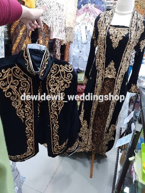 Sepasang Baju Pengantin JAWA, bahan bludru (BONUS 2 PASANG SELOP)