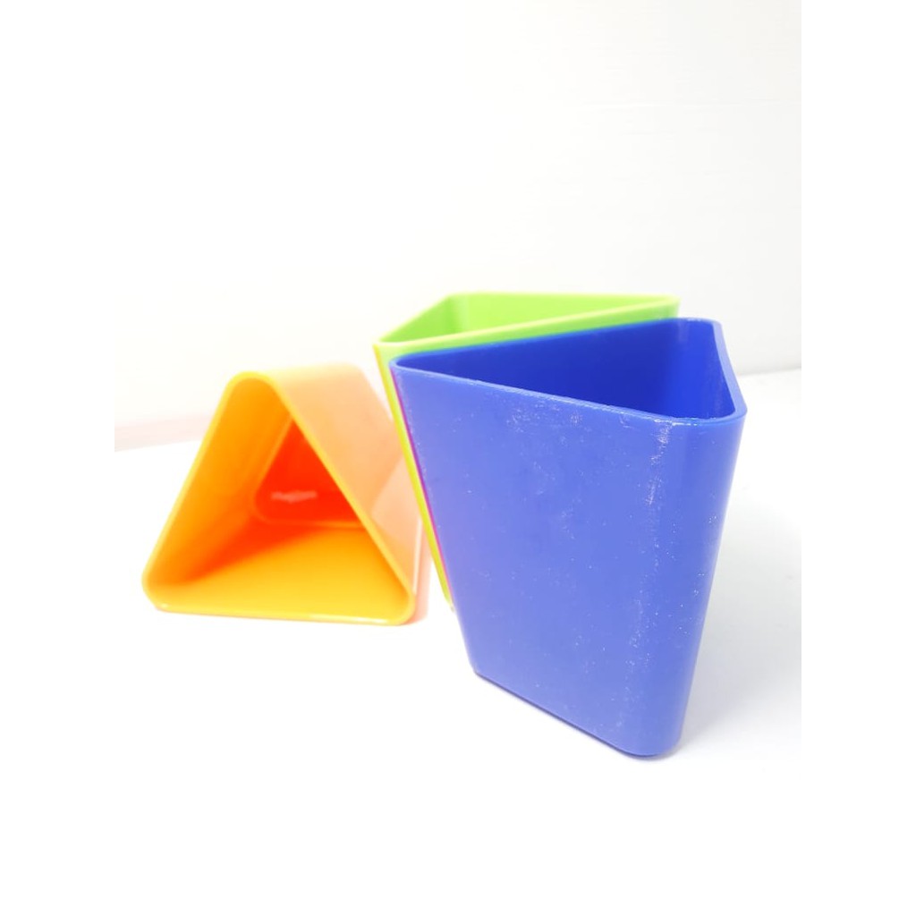 

Pen Stand Tempat Alat Tulis Bentuk Segitiga