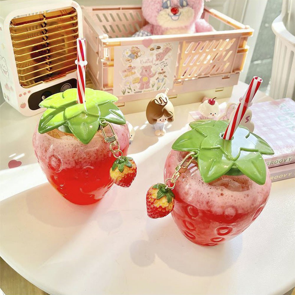 【COD Tangding】Botol Minum Susu Teh Bahan Plastik Motif Strawberry Dengan Sedotan Untuk Wanita