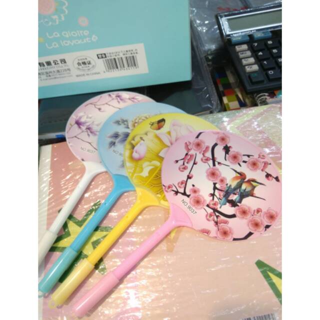 

Pulpen kipas kerakter isi 12pcs