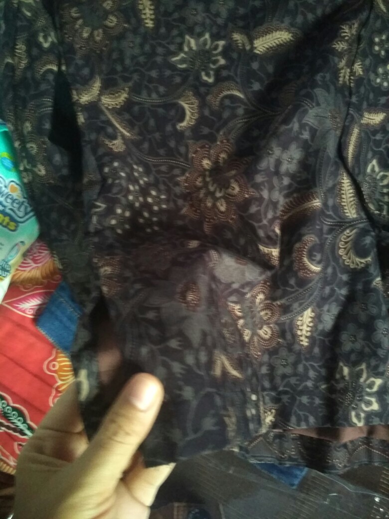 Kemeja Batik Pria Lengan Panjang Premium Motif Kembang Setaman Hitam 725159 Cap 72