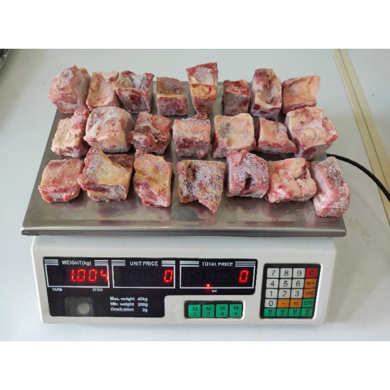 

Iga Sapi Potong Kecil 3cm Untuk Menu Berkuah