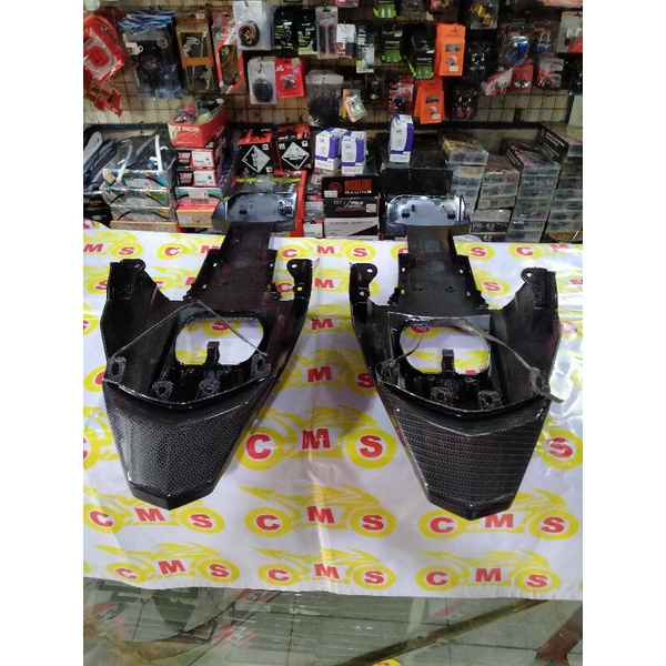 spakbor belakang tengah kolong fender Yamaha R15 v3 VVA carbon ori