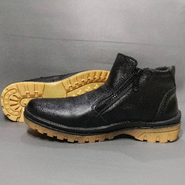 Sepatu Boots Kulit Asli Pria Model Klasik