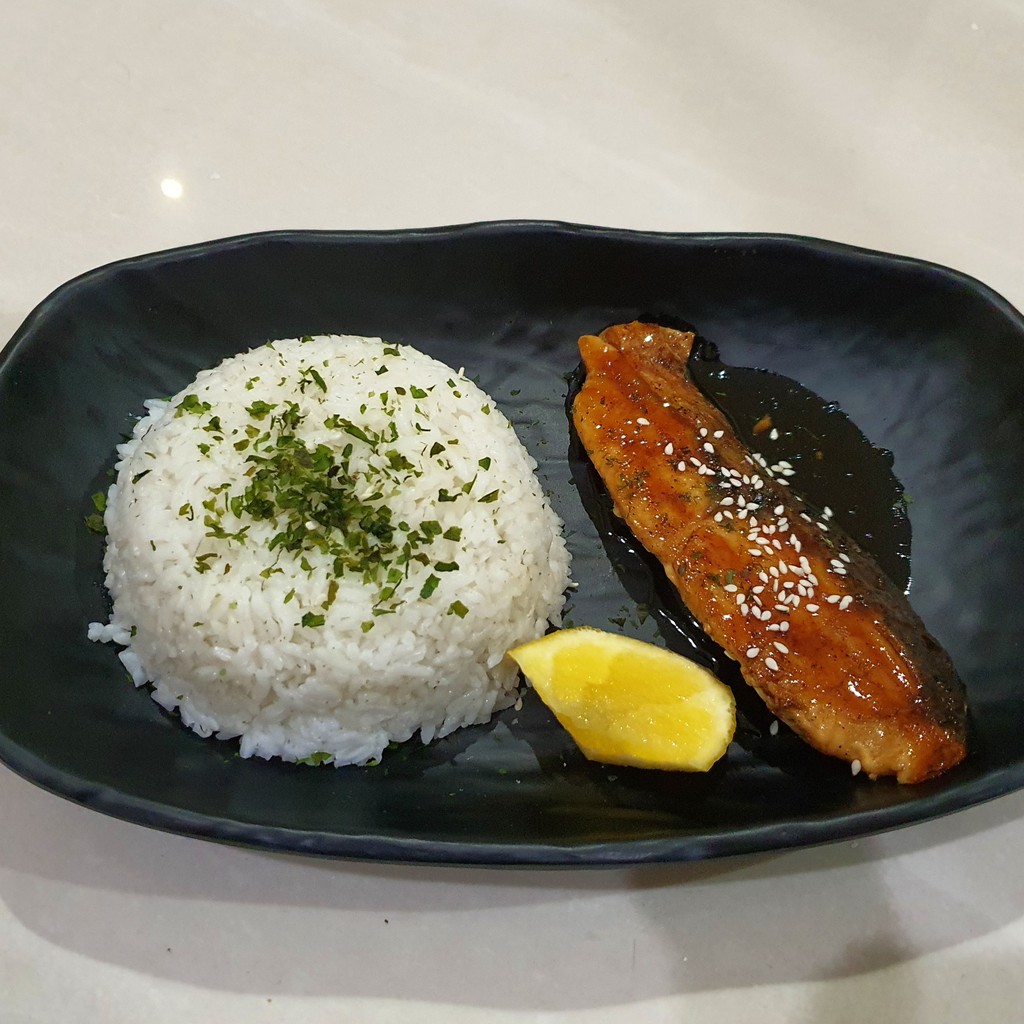 

Salmon Shioyaki Grill 100 gr + Rice Halal
