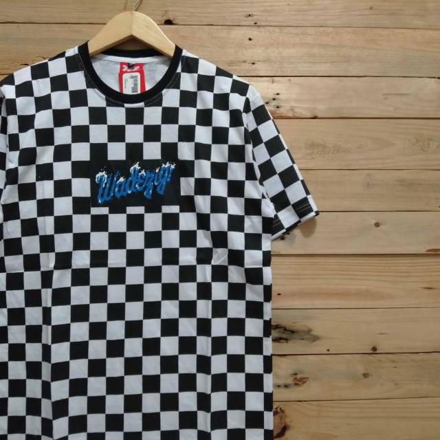 Kaos distro kotak-kotak